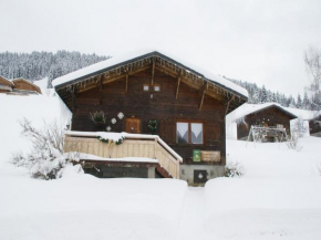 Cosy chalet with garden